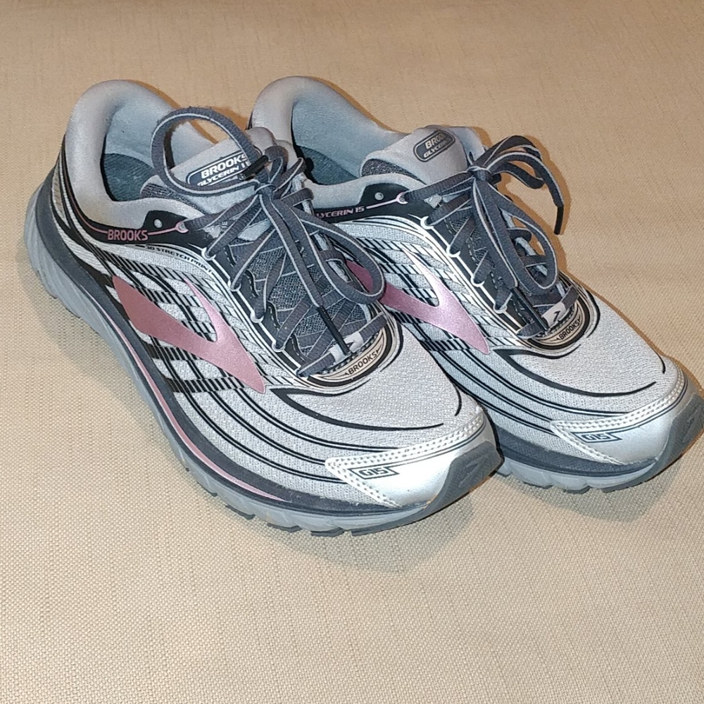 Women's Brooks size 9.5